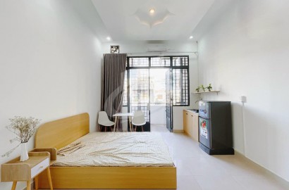 Studio apartment with balcony on Nguyen Thai Binh street - District 1