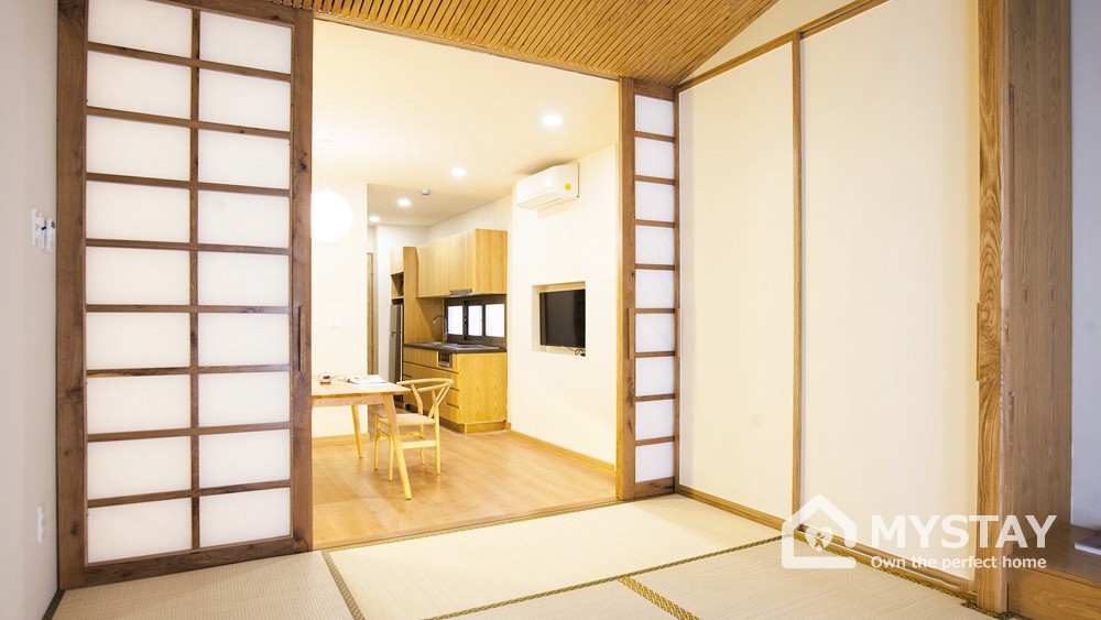 Cho thuê căn hộ 2 phòng ngủ có ban công, phong cách Nhật Bản tại Quận 3