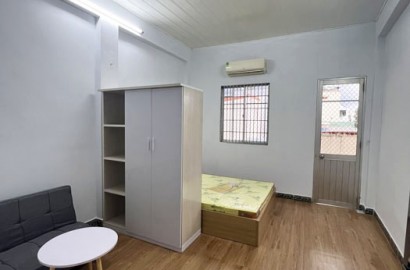 Studio apartment with balcony on Phan Dinh Phung street