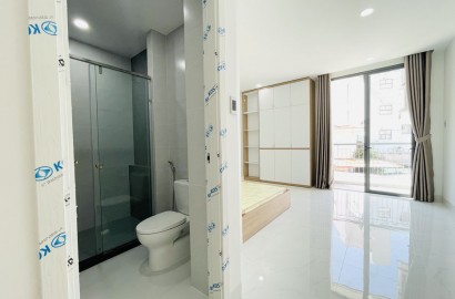 Serviced apartment with balcony on Nguyen Thuong Hien street