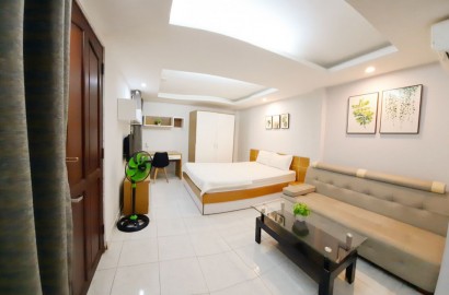 Quiet, comfortable serviced apartment on Le Van Sy street