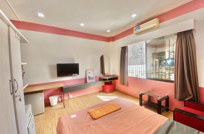 Serviced apartment with window on Pho Duc Chinh street