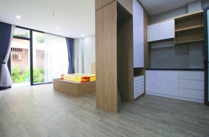 Cho thuê căn hộ sàn gỗ, ban công đầy đủ nội thất tại Trường Chinh quận Tân Bình