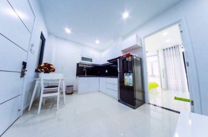 Cho thuê căn hộ 1 phòng ngủ có ban công, máy giặt riêng đường Nguyễn Trãi