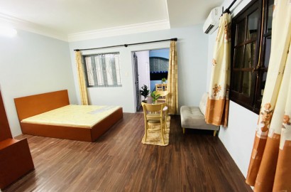 Cho thuê căn hộ 2 phòng ngủ có ban công đường Nguyễn Giản Thanh