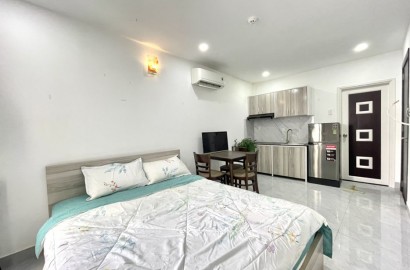 Studio apartment with cool skylight on Nguyen Van Dau street