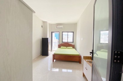 Studio apartment with separate kitchen, balcony on Nguyen Tat Thanh street