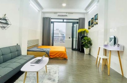 Studio apartment with separate kitchen, balcony on Tran Binh Trong street
