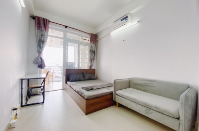 Studio apartment with private kitchen outside the balcony on Nguyen Kiem street