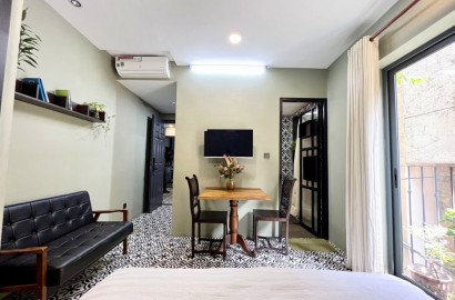 Studio with small balcony, Indochine style in the center of District 3