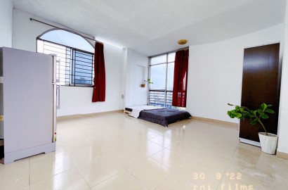 Studio apartment with many windows on Xo Viet Nghe Tinh street