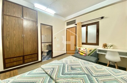 Cho thuê căn hộ 1 phòng ngủ nguyên tầng, có ban công đường Trần Quang Khải