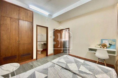 1 bedroom apartment on the top floor, with balcony on Tran Quang Khai street