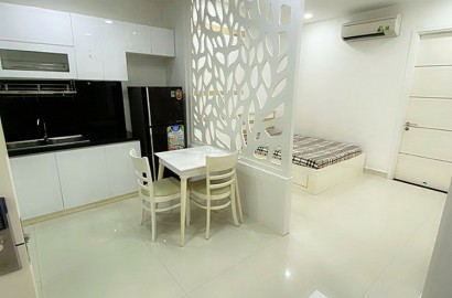 Cho thuê căn hộ 2 phòng ngủ có ban công, máy giặt riêng đường Nguyễn Trãi