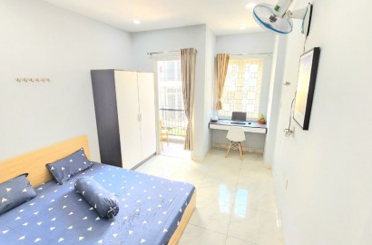 Serviced apartment with balcony near Phu Nhuan intersection