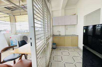 Penthouse with 2 bedrooms, with balcony in front and back on Nguyen Duy Duong street