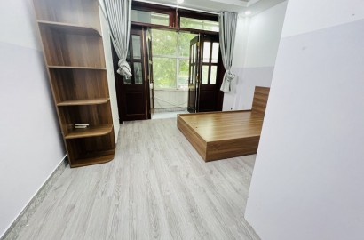 Cho thuê căn hộ 2 phòng ngủ rộng có ban công đường Lê Trọng Tấn
