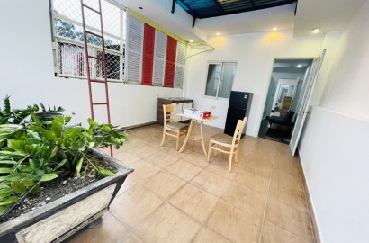 1 bedroom apartment on the top floor, large balcony on Nguyen Dinh Chieu street