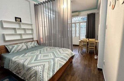 Studio apartment has a balcony on Nguyen Huu Canh street near Landmark 81