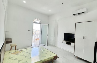 Studio apartment with balcony on Thong Nhat street