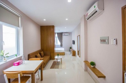 Luxury serviced apartment on Truong Sa street