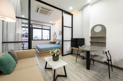 Cho thuê căn hộ 1 phòng ngủ hiện đại có ban công tầng cao đường Phan Đình Phùng