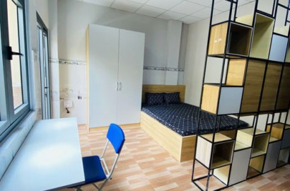 Cho thuê căn hộ 1 phòng ngủ có ban công rộng đường Phan Ngữ