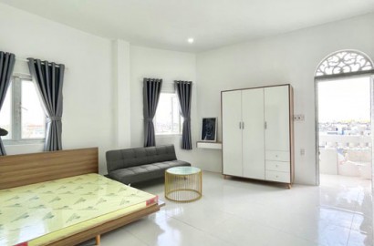 Spacious apartmemt with balcony on Thong Nhat street in Go Vap district