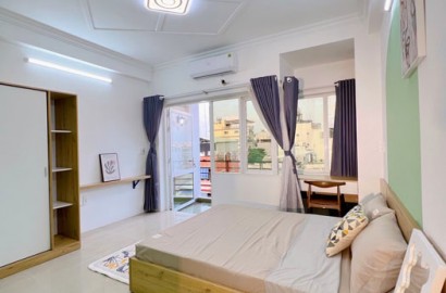Cho thuê căn hộ 1 phòng ngủ có ban công nhìn ra đường Lê Văn Thọ