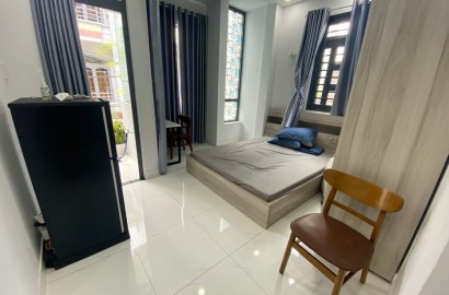 Studio apartment with small balcony on Hong Lac street