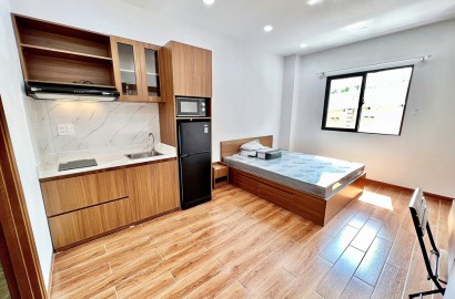 Bright studio apartmemt for rent on Nguyen Cong Hoan street - Phu Nhuan District