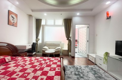 Spacious 1 bedroom apartmemt with balcony on Nguyen Cong Tru street near Ben Thanh Market
