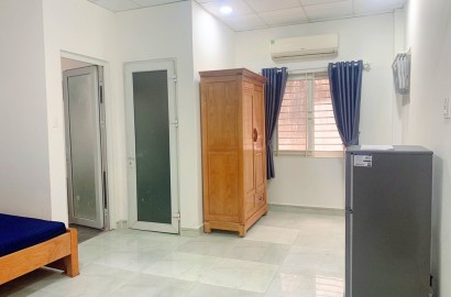 Studio apartmemt for rent on Hong Ha street in Tan Binh District