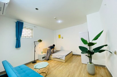 1 Bedroom apartment for rent on Cong Hoa street near Hoang Van Thu park