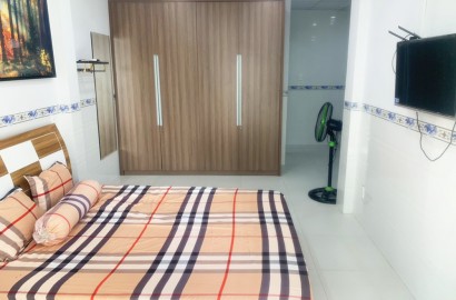 Studio apartmemt for rent with balcony on Cach Mang Thang Tam street