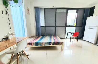 Bright studio apartmemt for rent on Le Tan Quoc street