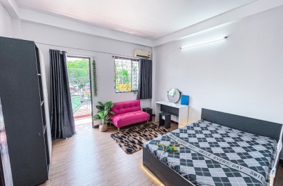 Cho thuê căn hộ 1 phòng ngủ riêng, ban công đường Phan Văn Trị
