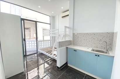New studio apartmemt for rent with balcony on Dong Nai Street in District 10