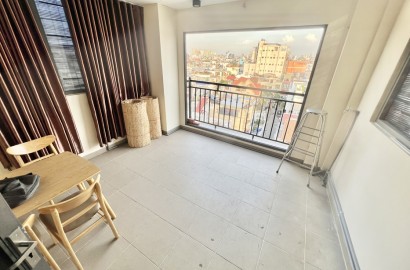 1 Bedroom apartment for rent with large balcony on Hoang Hoa Tham Street