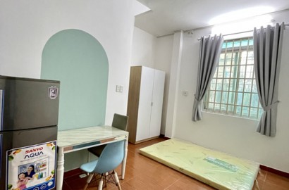 Studio apartmemt for rent with window on Phan Van Tri Street