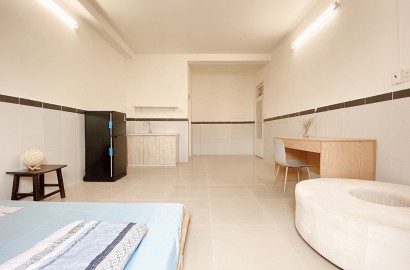 Spacious Studio apartmemt for rent on Hoa Cuc Street