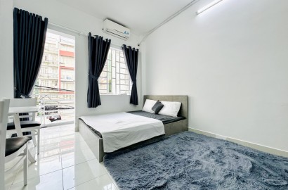 Serviced apartmemt for rent with balcony on Phan Tay Ho Street in Phu Nhuan District