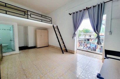 Duplex apartment for rent with balcony on Bay Hien Street