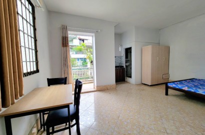 Studio apartmemt for rent with balcony on Bay Hien Street