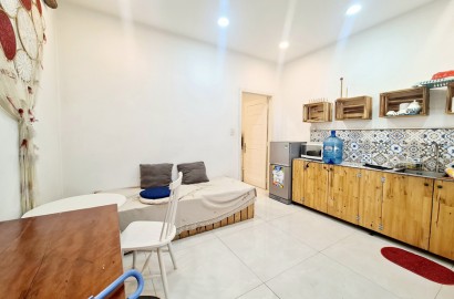 1 Bedroom apartment for rent with bathtub balcony on Nguyen Thai Binh Street