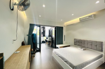 Serviced apartmemt for rent with balcony on Le Van Sy Str