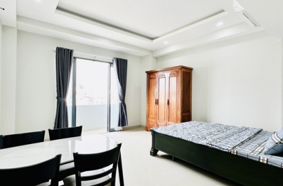 Serviced apartmemt for rent with balcony on Bach Dang Street in Binh Thanh District