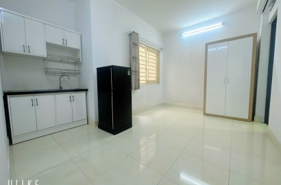 Studio for rent with window on Bui Dinh Tuy Street