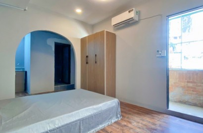 Serviced apartmemt for rent with balcony on Le Thi Rieng Str