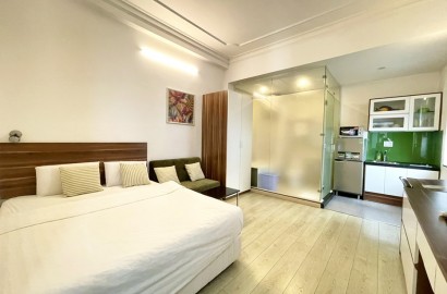 Serviced apartmemt for rent on with bathtub on Dinh Tien Hoang Street